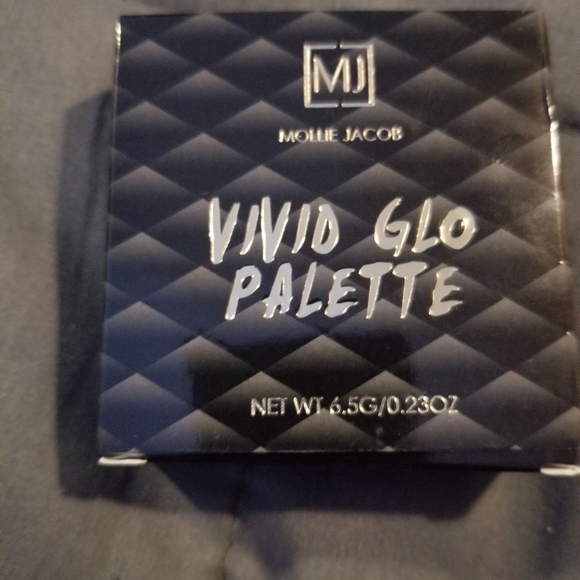 Assorted Makeup. - Picture 13 of 15